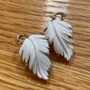 Vintage Lisner White Feather Clip-On Earrings